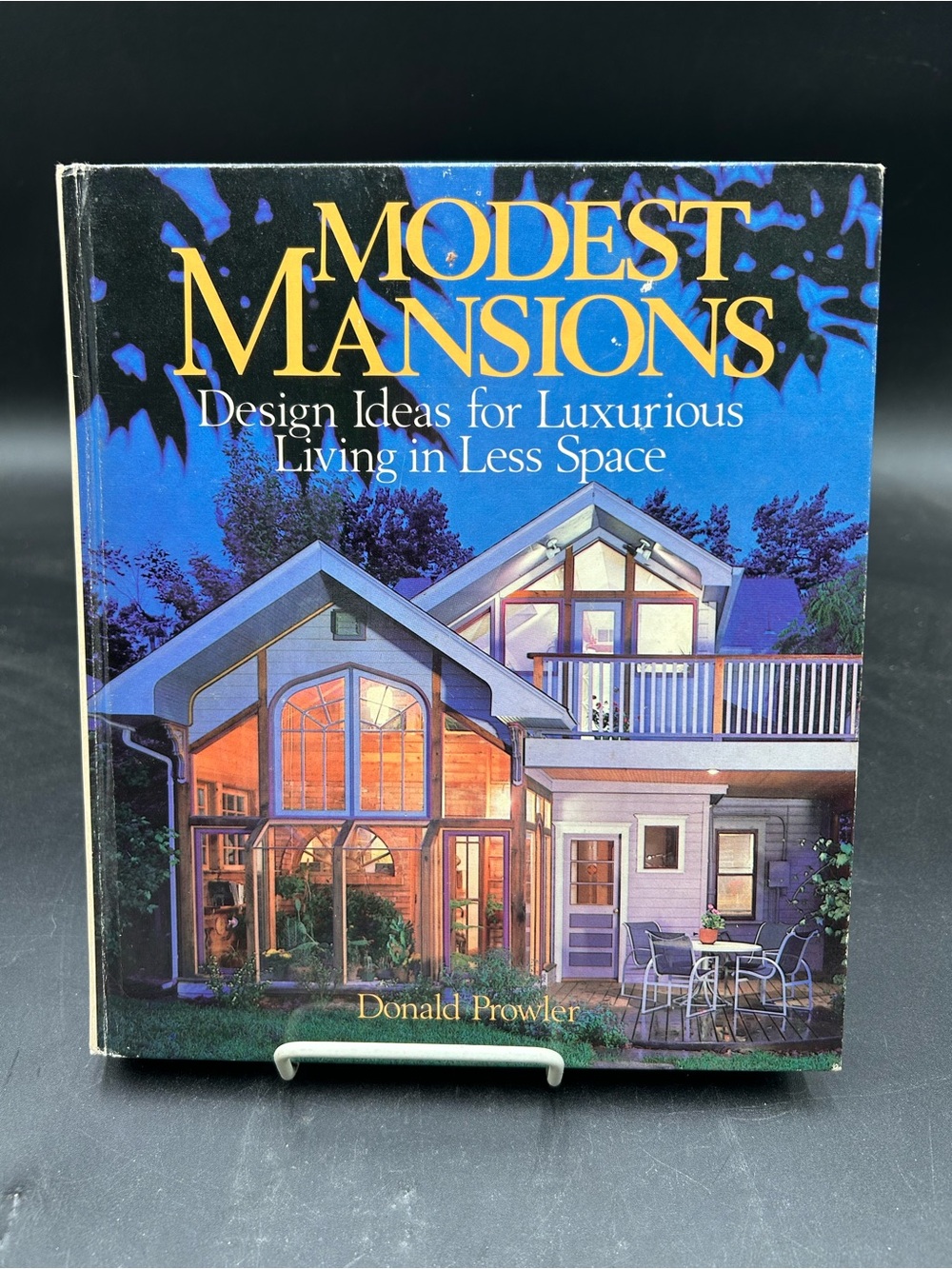 Modest Mansions: Design Ideas for Luxurious Living in Less Space - Blue Cover